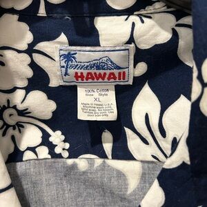 Vintage Hawaiian Floral Shirt in Navy and White